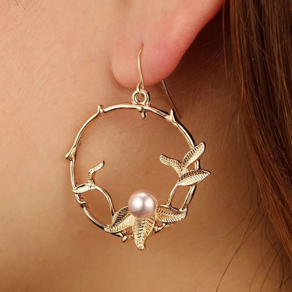Elegant Leaves Pearl Dangle Earrings